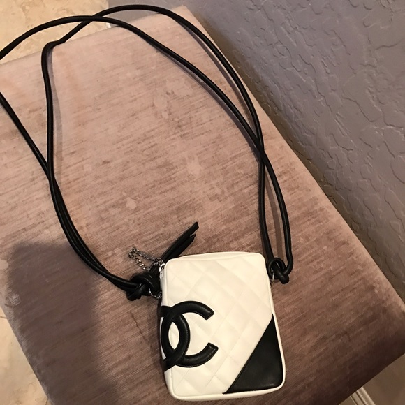 Chanel Handbag - Picture 2 of 4